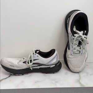 Brooks Women's Adrenaline GTS 23 in the Grey/Black/Purple size 9